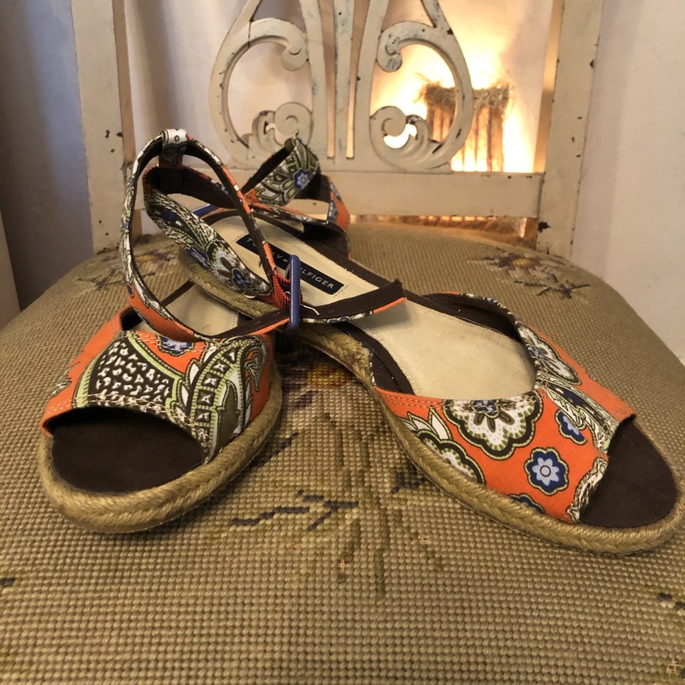 Tommy Hilfiger sandals sz 8.5 - never worn
